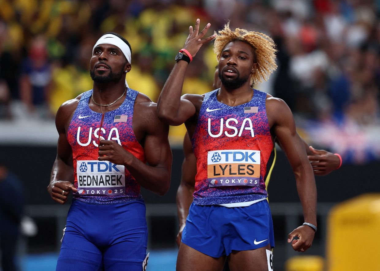 World Athletics Championships Tokyo 2025 - Men's 200m Final - Japan National Stadium, Tokyo, Japan - September 19, 2025Noah Lyles of the US celebrates after winning gold as Kenneth Bednarek of the US celebrates after the silver medal. -- Photo: REUTERS/Eloisa Lopez