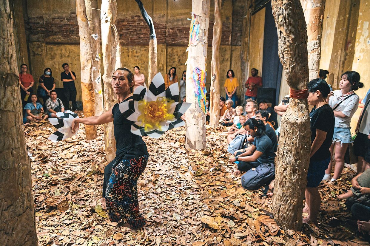 “A Decade with Hin” photo exhibition of Thum’s work featuring a performance inside Hin Bus Depot.