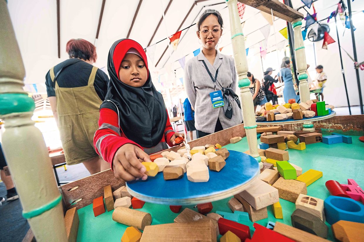 The Funfair of Forgotten Futures was an activity space for kids and the young-at-heart, featuring fun interactive games like this balancing scale.