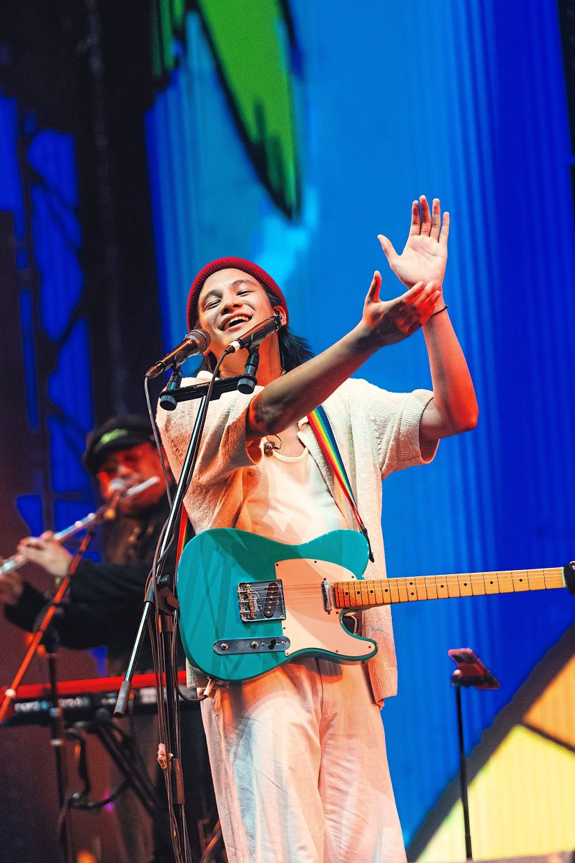 Talented Thai artist Phum Viphurit was a hit with the younger crowd.