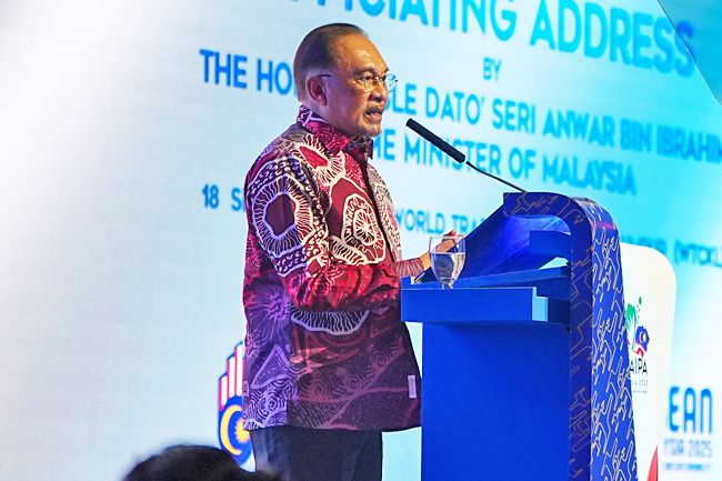 Prime Minister of Malaysia Datuk Seri Anwar Ibrahim delivering his speech. - Photo: Department of Councils of State
