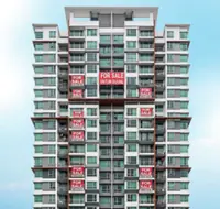 The sticky stats of overhang properties