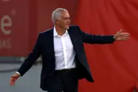 Soccer-Mourinho gets strong winning start at Benfica