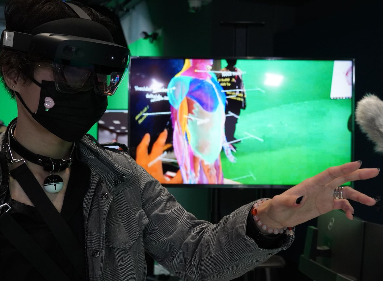 A student uses the HoloLens, a mixed reality device, to explore the human anatomy. — Taylor’s University