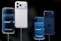 Apple iPhone 17 shoppers notice scratches on blue Pro, black Air