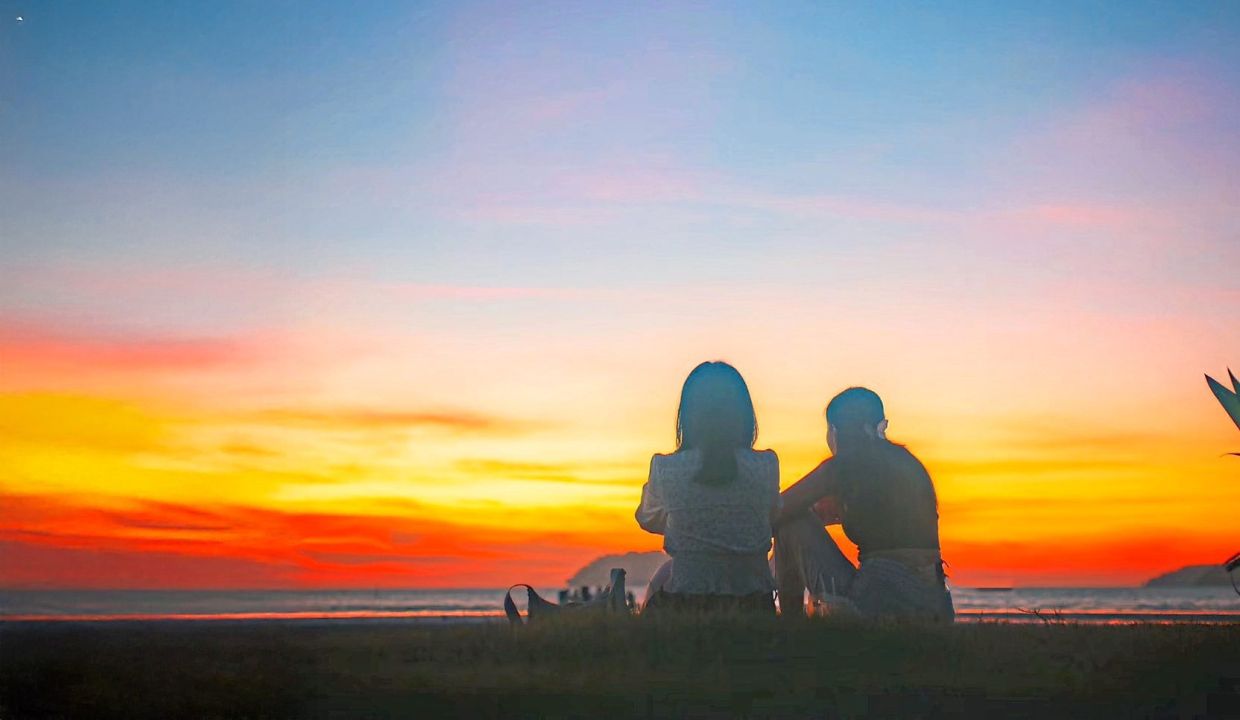 Tanjung Aru is not only one of the best places in Sabah to watch paddleboarders in action, but also to watch the sunset.