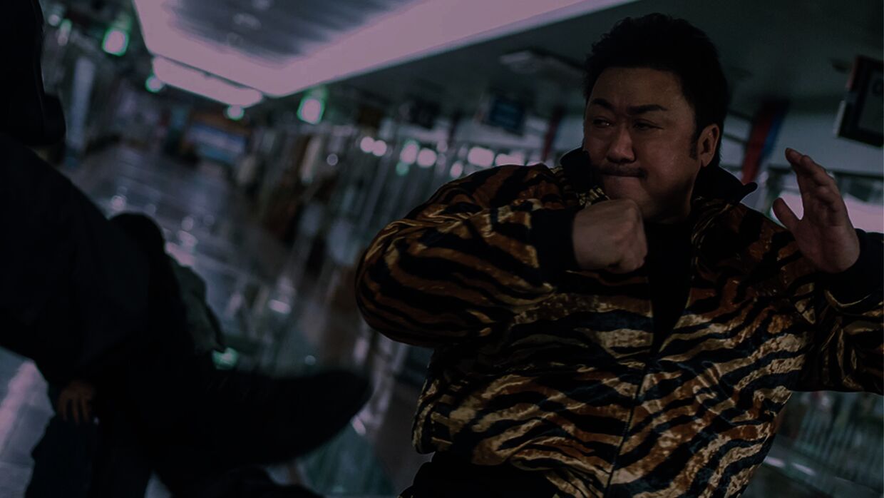 'Hey! Don't push me or you'll find out why they call me One Punch Ma.'