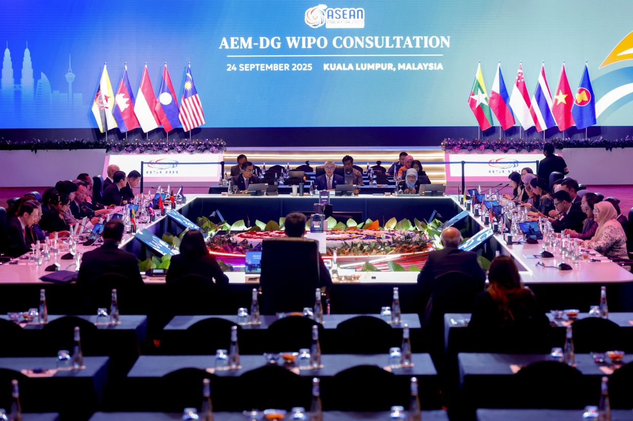 Asean-China trade reached US$772.2bil last year, says Tengku Zafrul 1 3536933