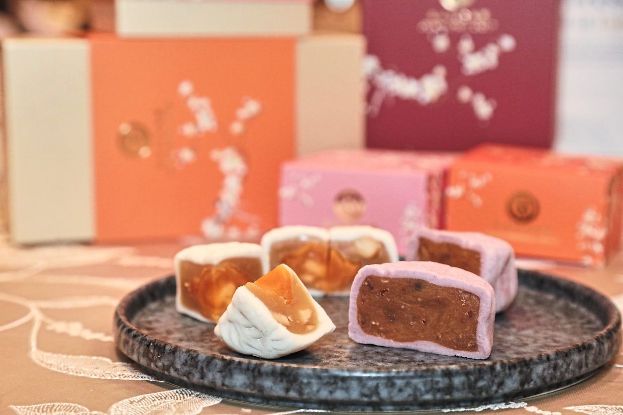 White Lotus with Macadamia Nuts and Salted Egg Yolk Snow-Skin Mooncake (left) and Nyonya-Style Purple Sweet Potato Puree Snow-Skin Mooncake. (Clockwise from left) Deep-Fried Stuffed Brinjal in Thai Style, Pan-Fried Chicken Bun, Deep-Fried Bread Roll with Milk, Deep-Fried Prawn Roll with Rice Vermicelli and Cheese, and Deep-Fried Prawn Chee Cheong Fun in Japanese Style. — Photos: YAP CHEE HONG/The Star