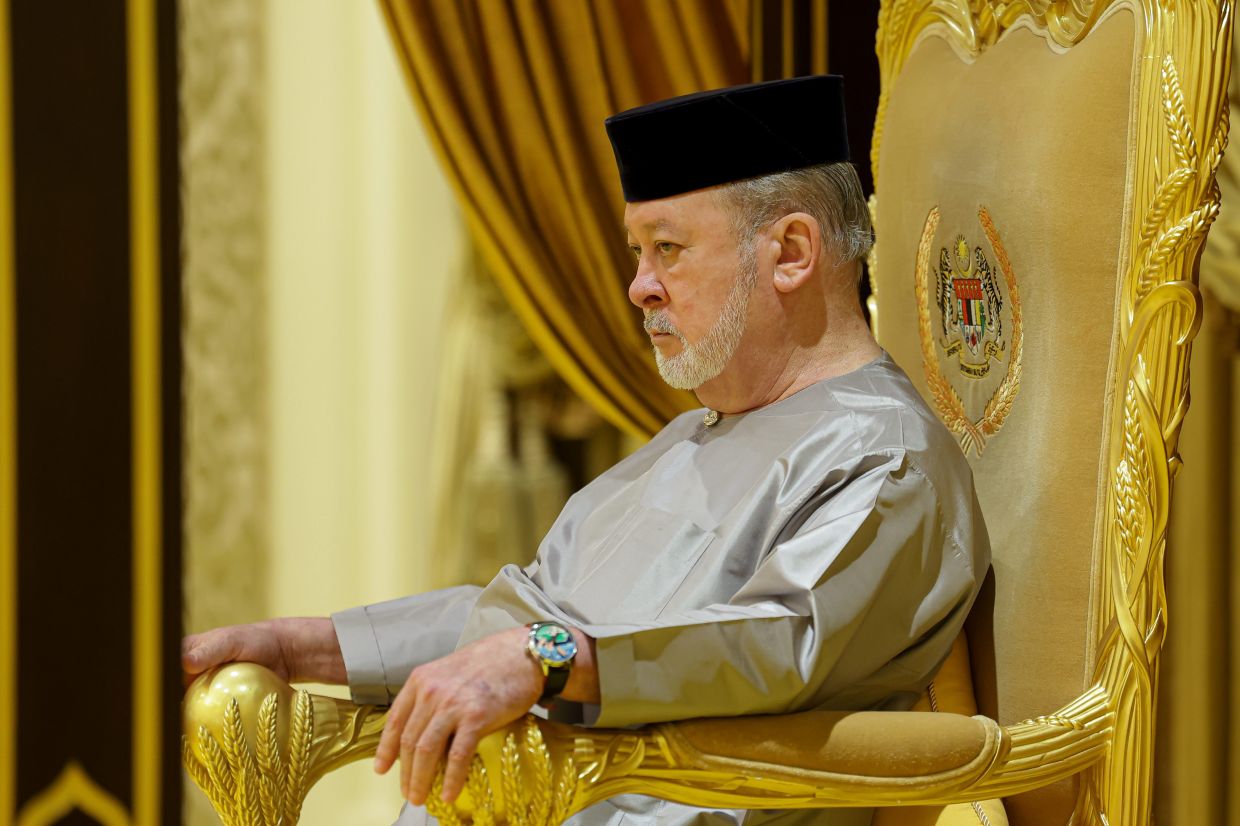 Malezijski kralj sprejel premierja Anwarja na posvetu o aktualnih vprašanjih