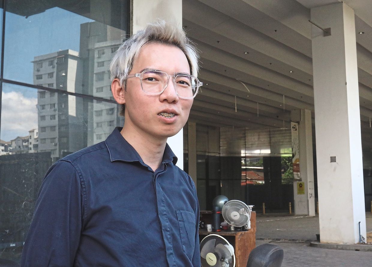 Teh urges people not to throw rubbish in or around the building.