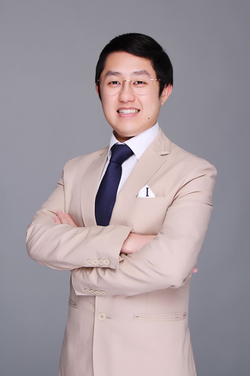 Ian Chew is the sole founder ofSingapore ClimateTech startupGreenie Web, which decarbonisesdigital infrastructure. He is a pioneerin the decarbonisation of the digitalworld and is the first in Asia to havecarried out such work. For his contributionsto the field of climatechange, Chew received theForbes 30 under 30 (Asia) honourfor Social Impact.