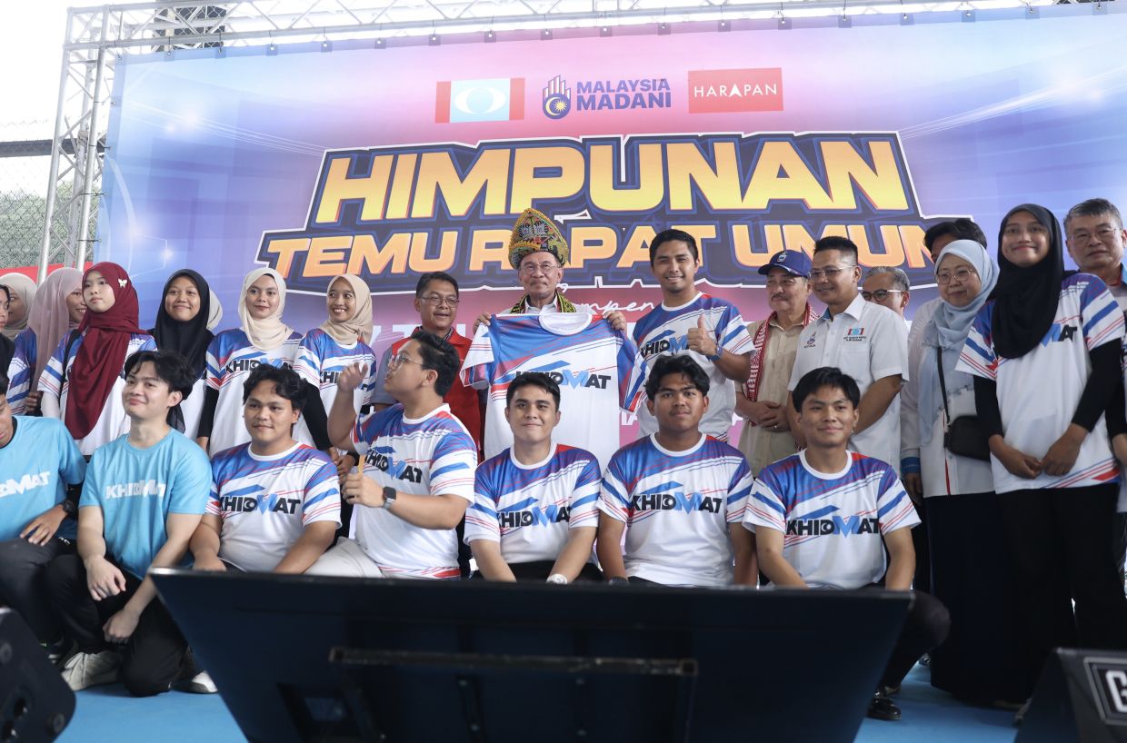 Pakatan sticking to pacts with BN, GRS, says Anwar 1 3541552