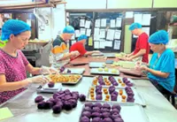 Traditional charm rises above mooncake trends