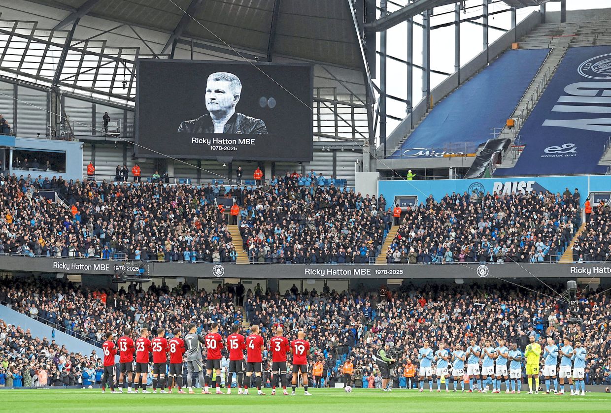 A minute’s applause was observed before the Manchester City- Manchester United match at the Etihad on Sept 14.— Reuters