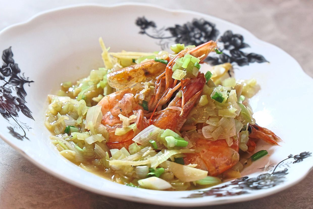 Sake takes this dish of prawns and leeks to whole new delightful levels. — Photos: ART CHEN/The Star