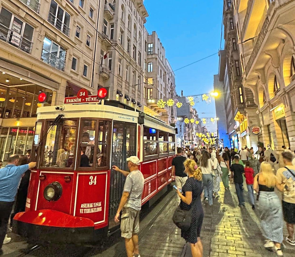 Beyoglu’s Istiklal Avenue is the city’s busiest shopping street, both during the day and night. — Photos: LEESAN
