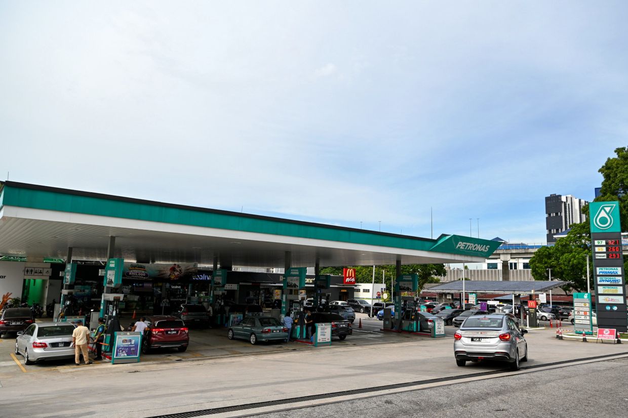 Budi95: Johor domestic trade enforcers tighten checks at border petrol stations