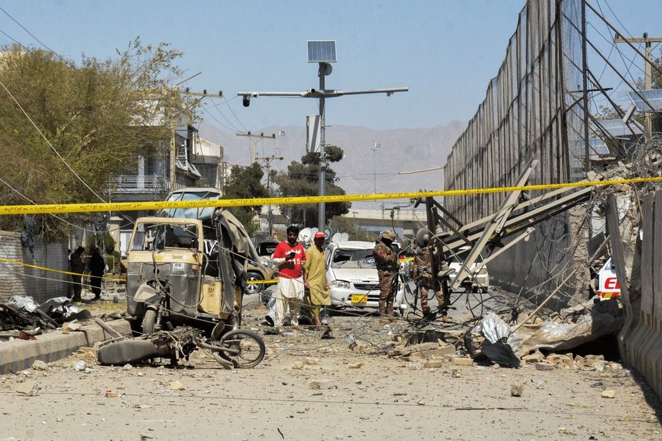Paramilitary soldiers and rescue workers stand amid the debris after a bomb blast near the Frontier Corps headquarters in Quetta, Pakistan Sept 30, 2025. - Photo: Reuters