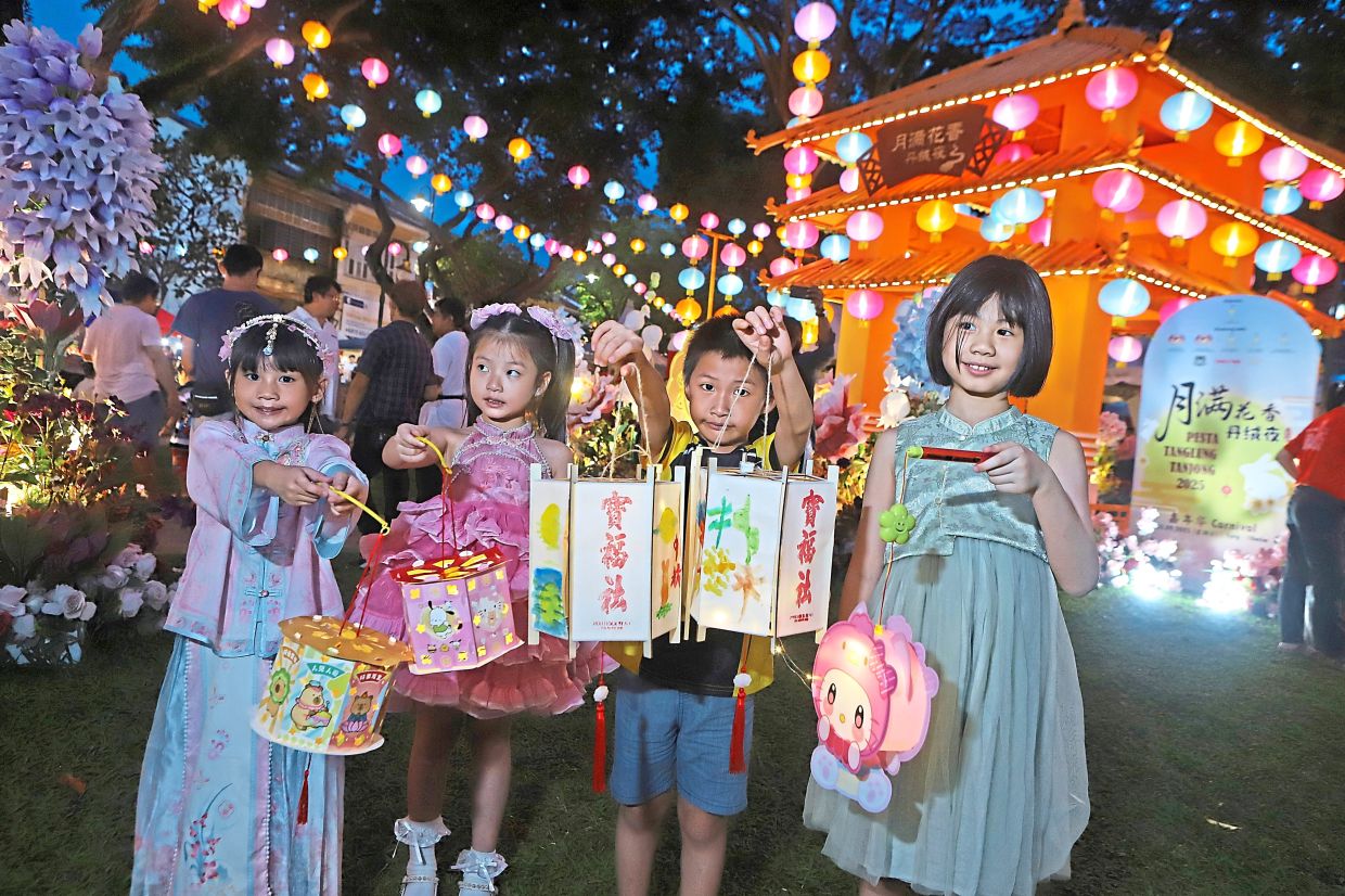 Children carrying lanterns around Armenian Park for the Pesta Tanglung Tanjong in celebration of the Mid-Autumn Festival. — Photos LIM BENG TATT/The Star