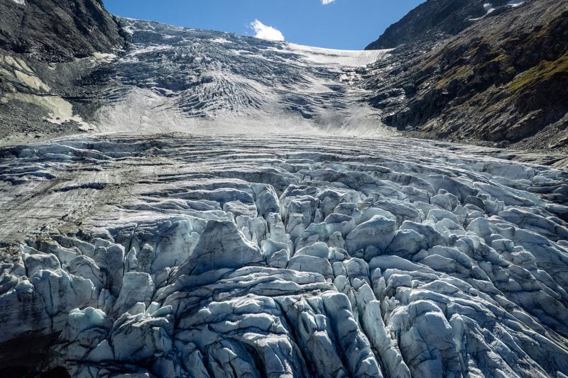 Swiss glaciers melted sharply after light snowfall and heatwave, scientists say