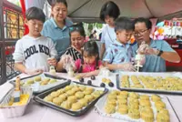 Sweet experiences bring families together