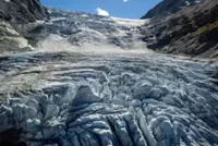 Swiss glaciers melted sharply after light snowfall and heatwave, scientists say