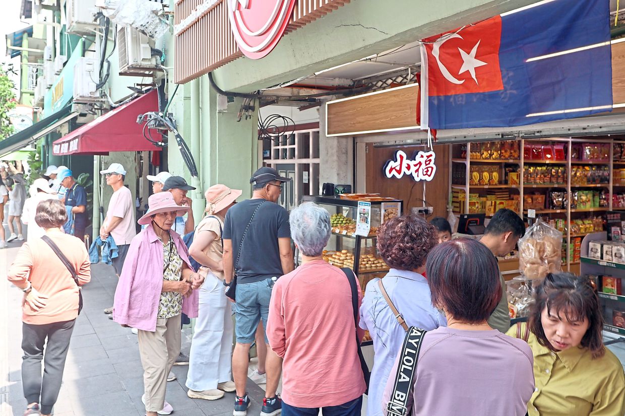Beyond the street market, Jalan Tan Hiok Nee is also a tourist attraction lined with traditional and modern bakeries and cafes.
