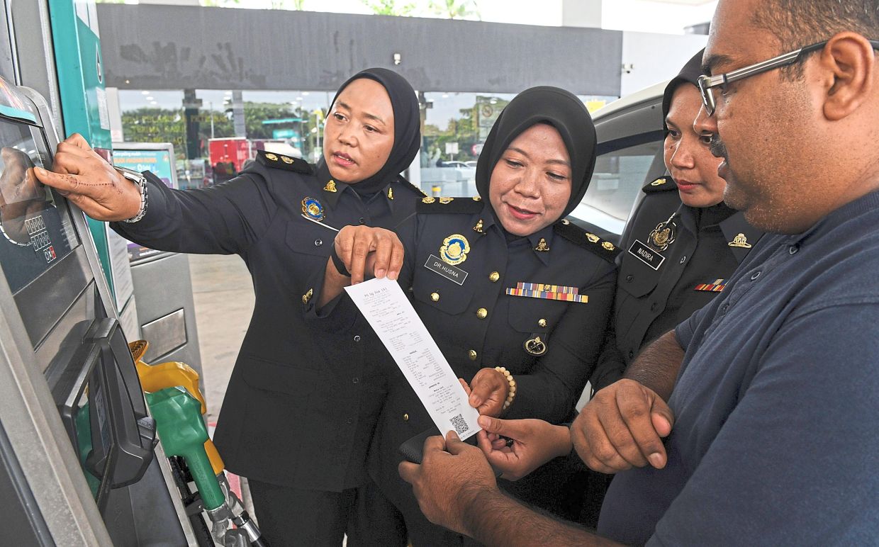 Foreigners laud Budi95 for helping M’sians