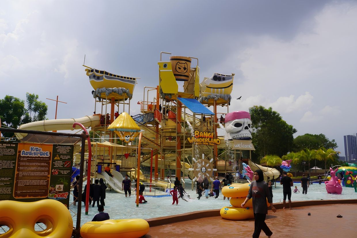 The Bangi Wonderland Water Theme Park was awarded Best Family Theme Park Destination by the Malaysian Association of Theme Parks & Family Attractions (MATFA) in 2023, reinforcing its status as a must-visit destination.