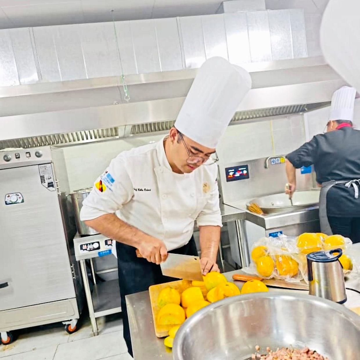 Robbie preparing Terung Dayak Soup with Meehoon.