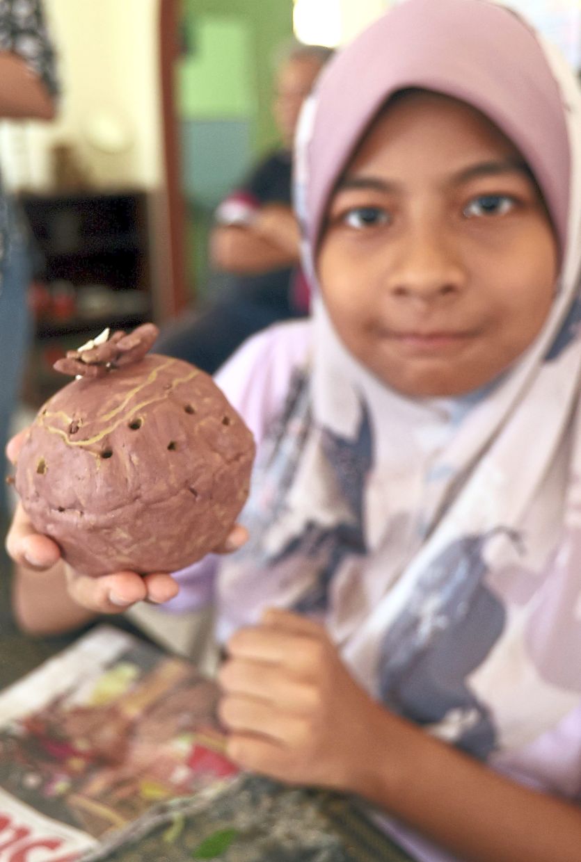 Nur Eryna with her ceramic diffuser.