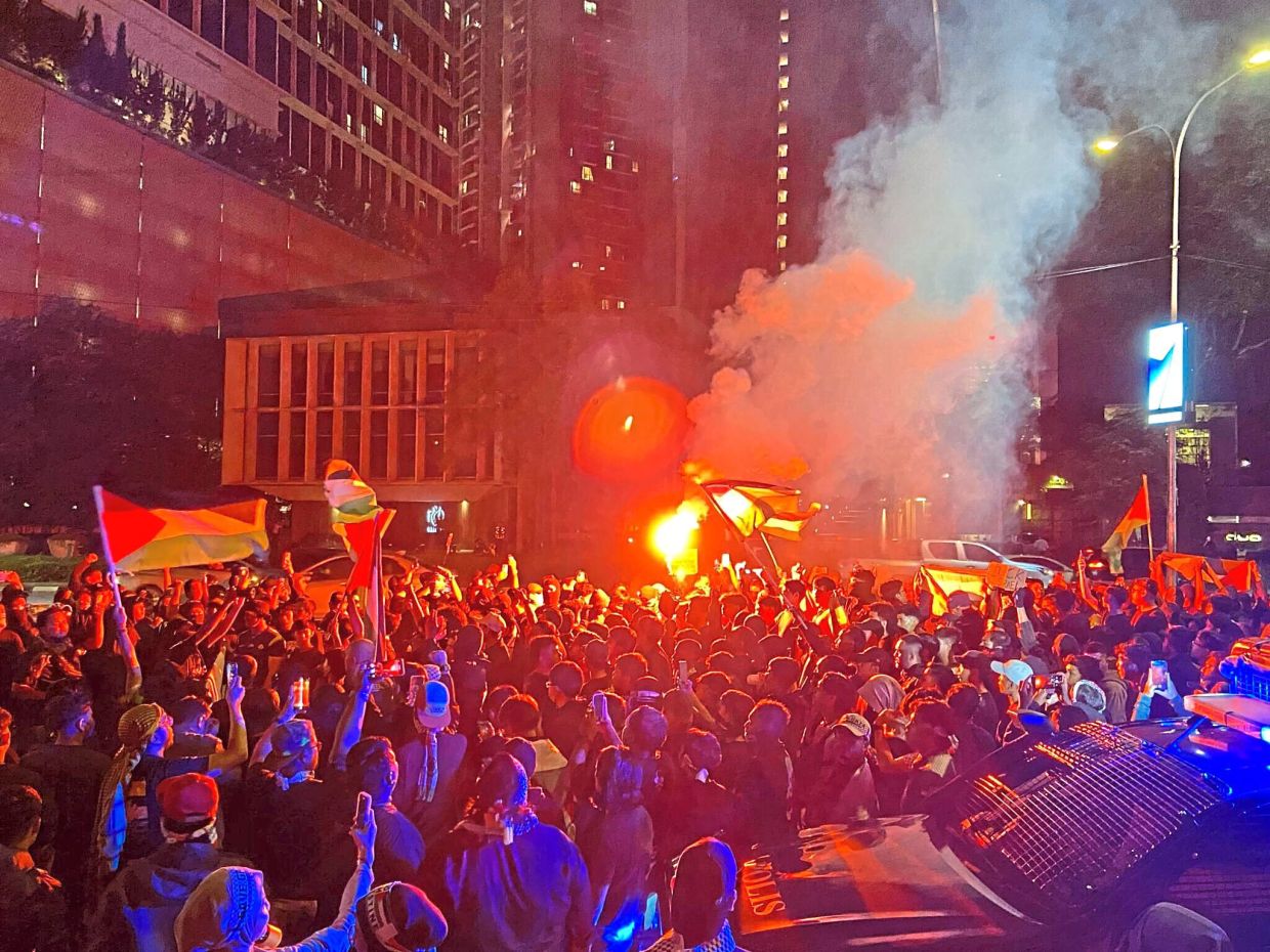 Malezijski protestniki pred ameriškim veleposlaništvom zaradi blokade flotile v Gazi