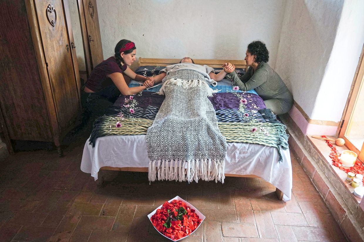 Midwives perform a traditional postpartum care ritual for Cisneros, a first-time mother. Photo: Greta Rico/The New York Times