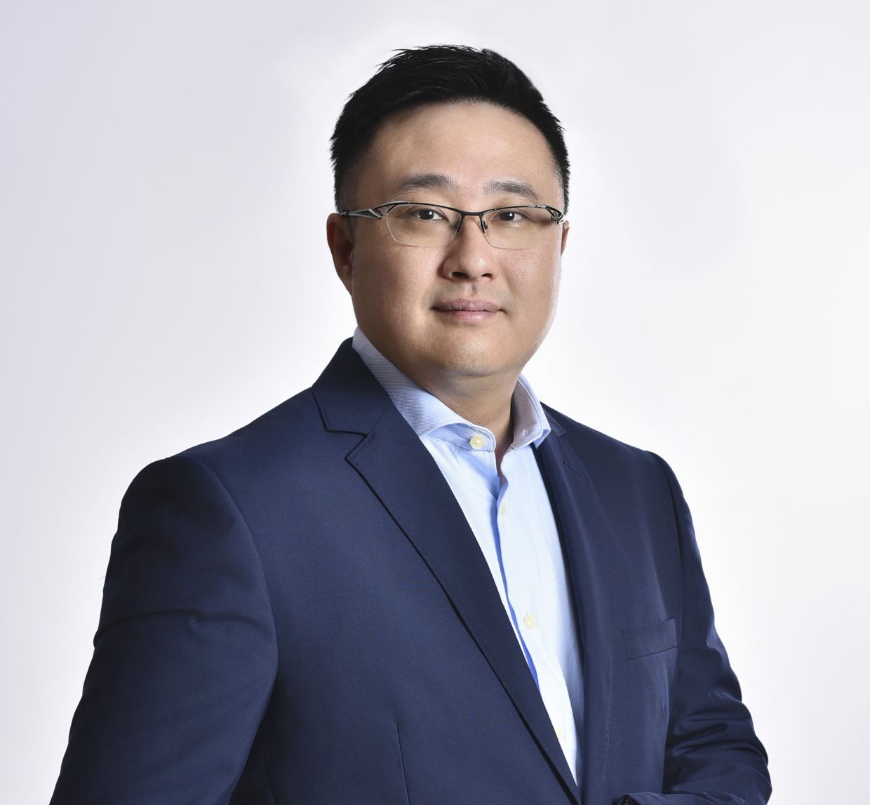 “Knee OA affects 10–20% of adults over 55, particularly older women,” notes Dr Yuen.