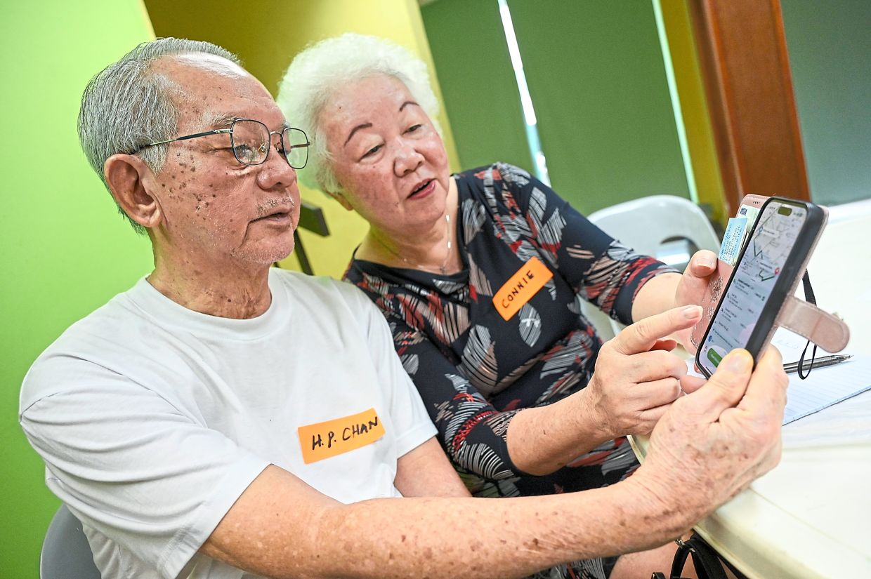 Wang (right) and Chan navigating an app during the class.