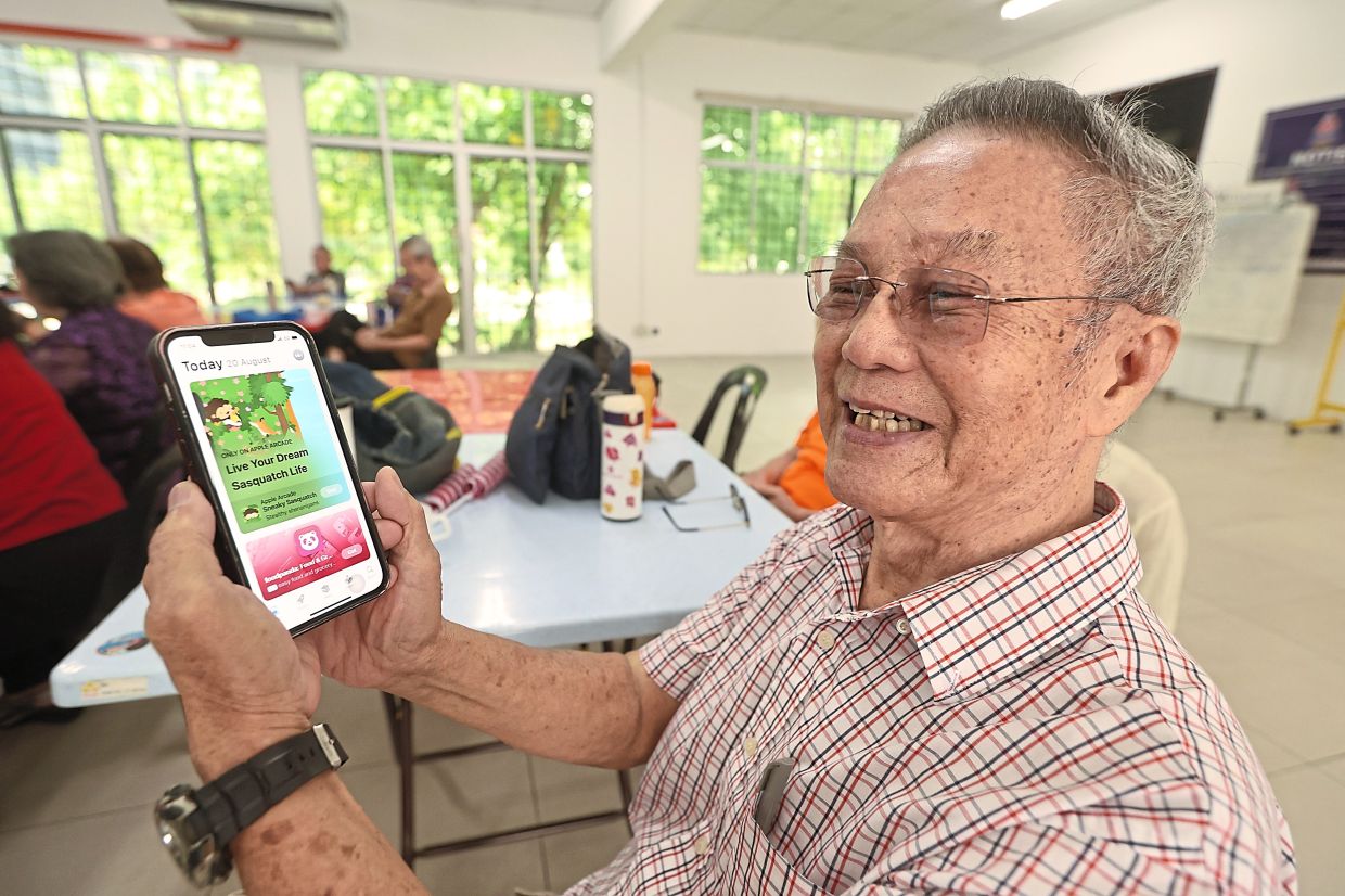 Micheal Hua, 83 who attended the digital literacy class byBukit Gasing assemblyman Rajiv Rishyakaran every Wednesday from 10 am to 12pm at MBPJ Balairaya Seksyen 17/1.—LOW BOON TAT/The Star