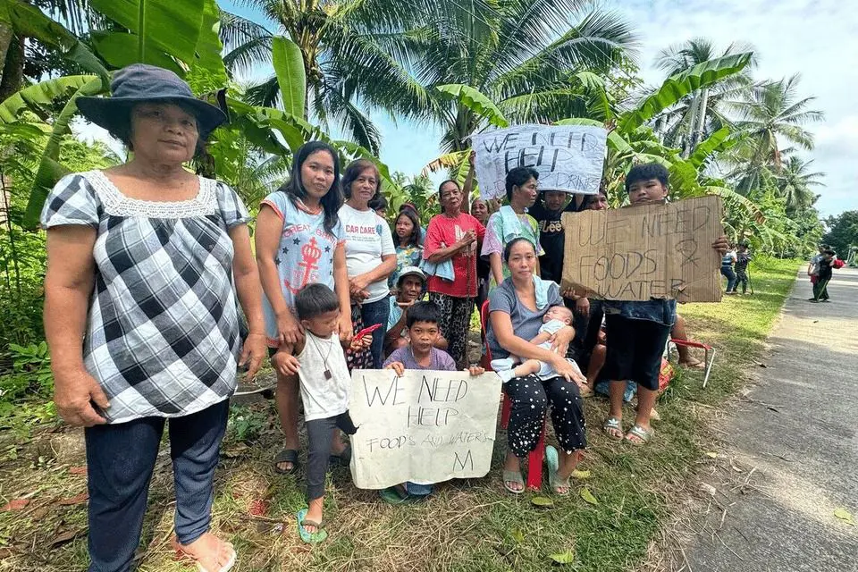 Cebu quake survivors beg for food and sleep in open fields as government  aid stalls | The Star