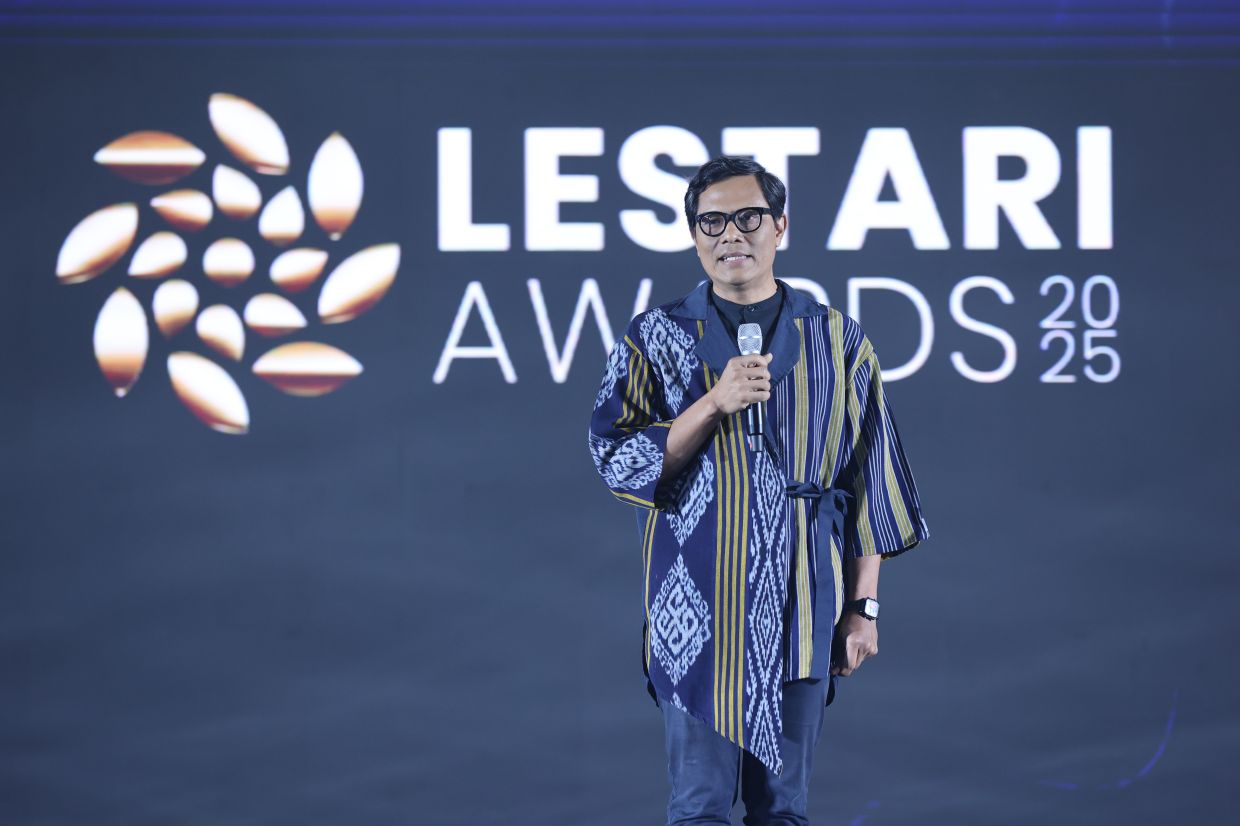 Wisnu welcoming attendees at the Lestari Awards 2025.