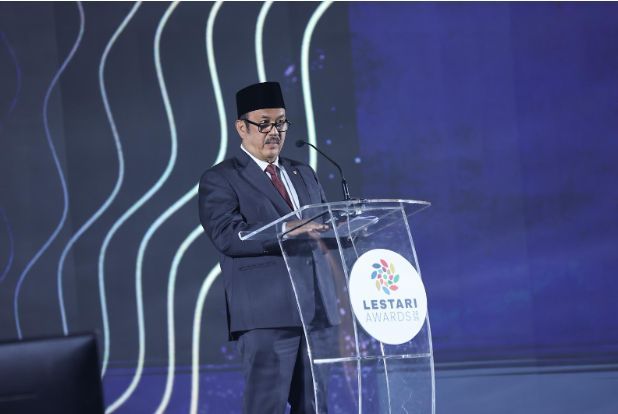 Rachmat giving his speech at the opening of the Lestari Awards 2025.