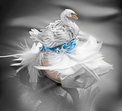 Chopard’s Swan Lake is an exceptional creation that blends mechanical ingenuity with sculptural grace.