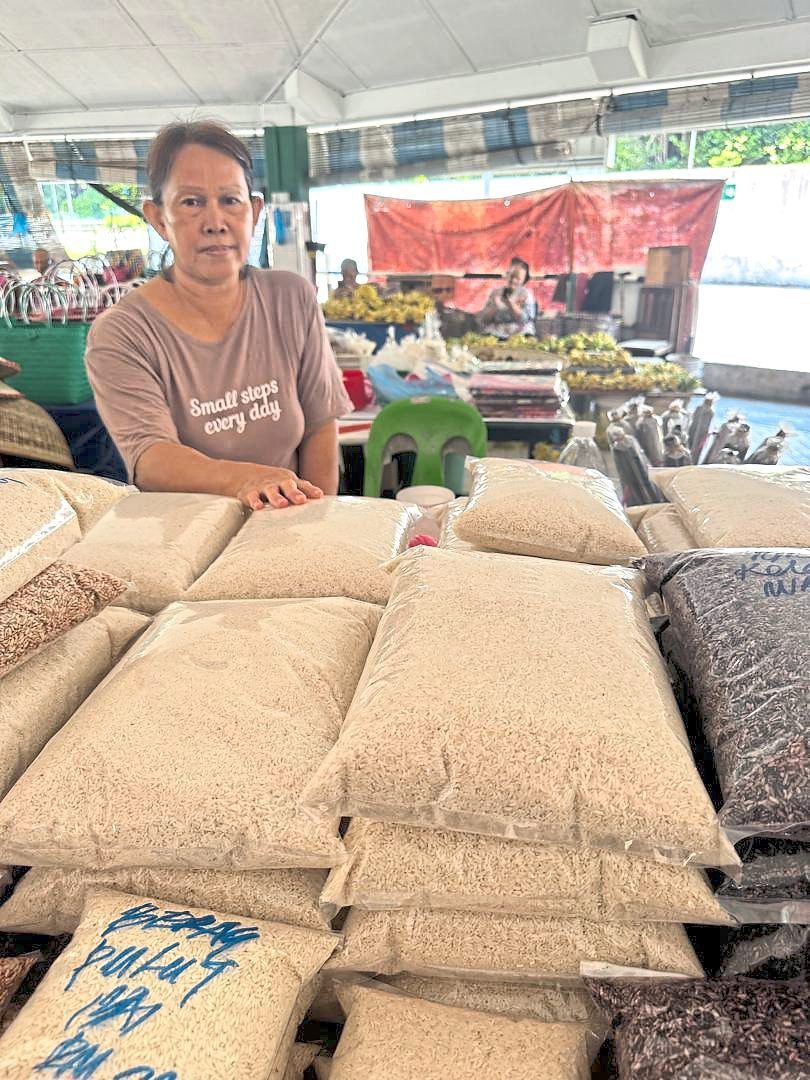 A vendor at a market in Miri selling Bario rice – a premium, fine-grained rice grown in the highlands.