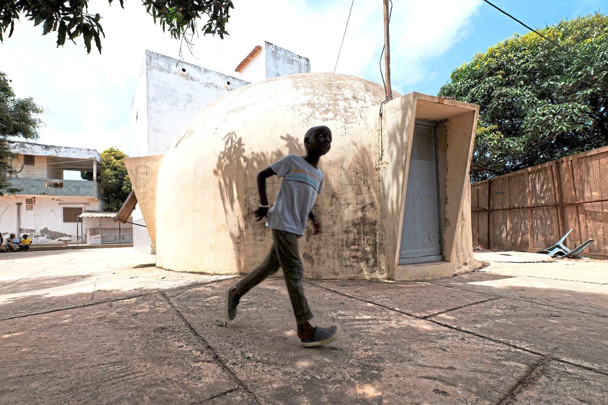In the 1950s, some 1,200 of the tidy little homes were built in several subdivisions across Dakar, meant to alleviate a post-WWII housing crunch. — SEYLLOU/AFP