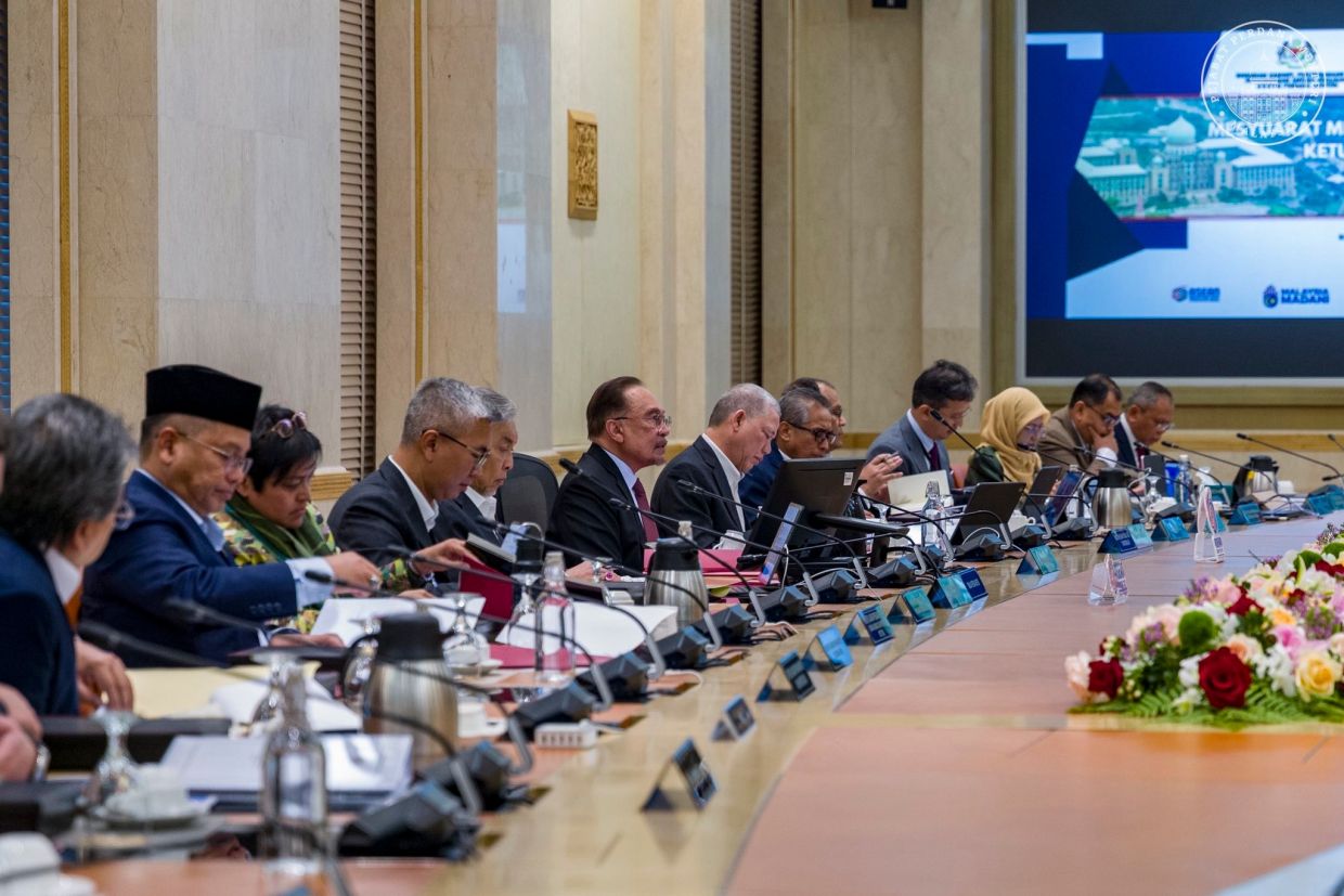 Efforts to strengthen cooperation focus at MB, CM meeting, says PM 1 3559430