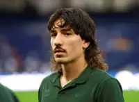 Soccer-Cycling to training and second-hand shoes, Betis's Bellerin wins green award