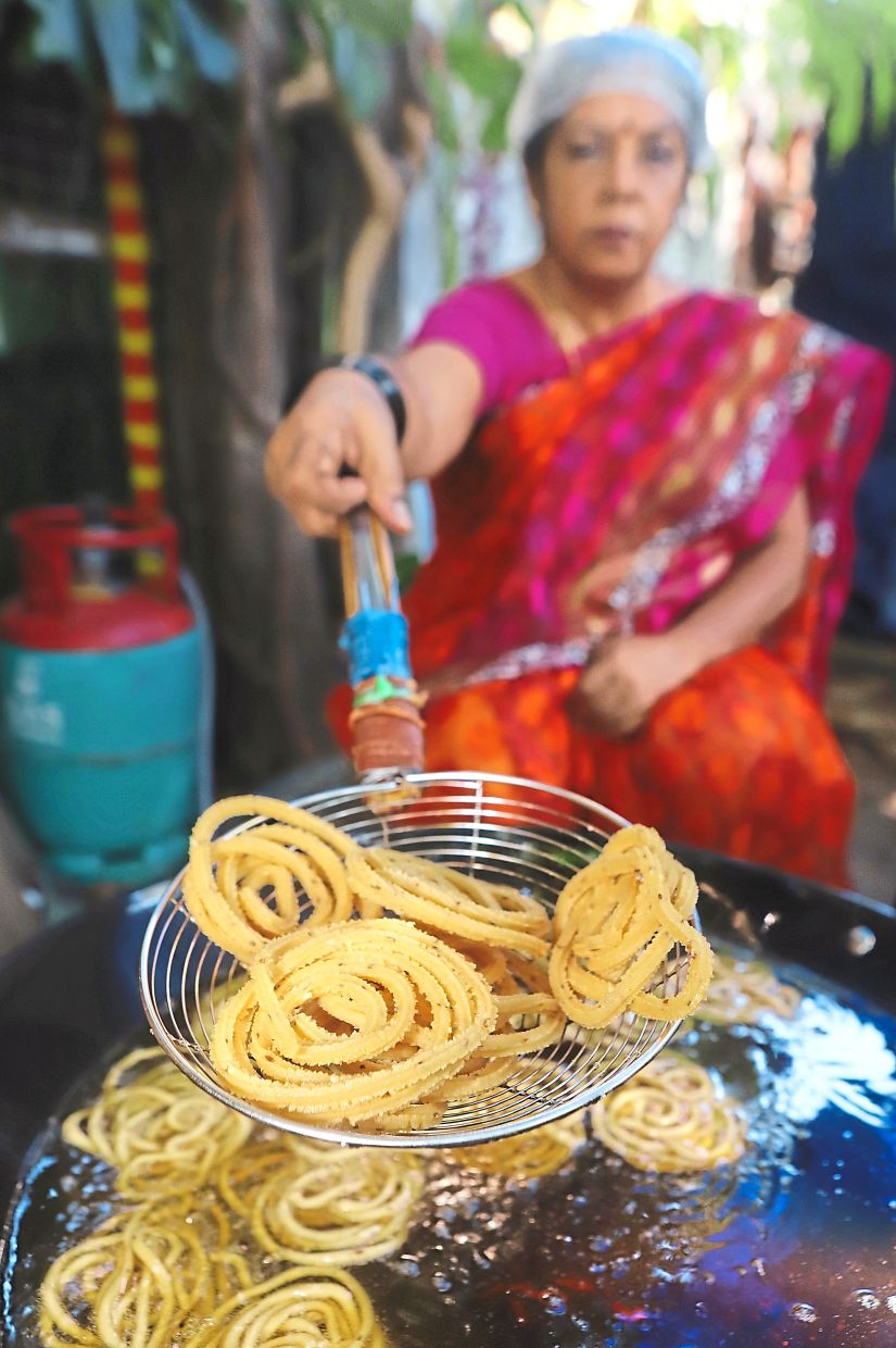 Parvathy frying murukku.