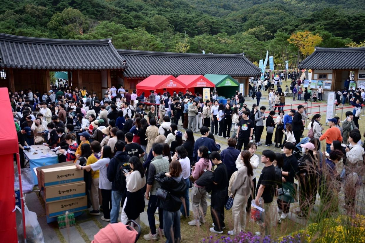Visitors wait in long lines at the inaugural Gimcheon Gimbap Festival in October 2024, where limited-edition gimbap tickets and eco-friendly packaging drew early crowds well before noon. - Gimcheon