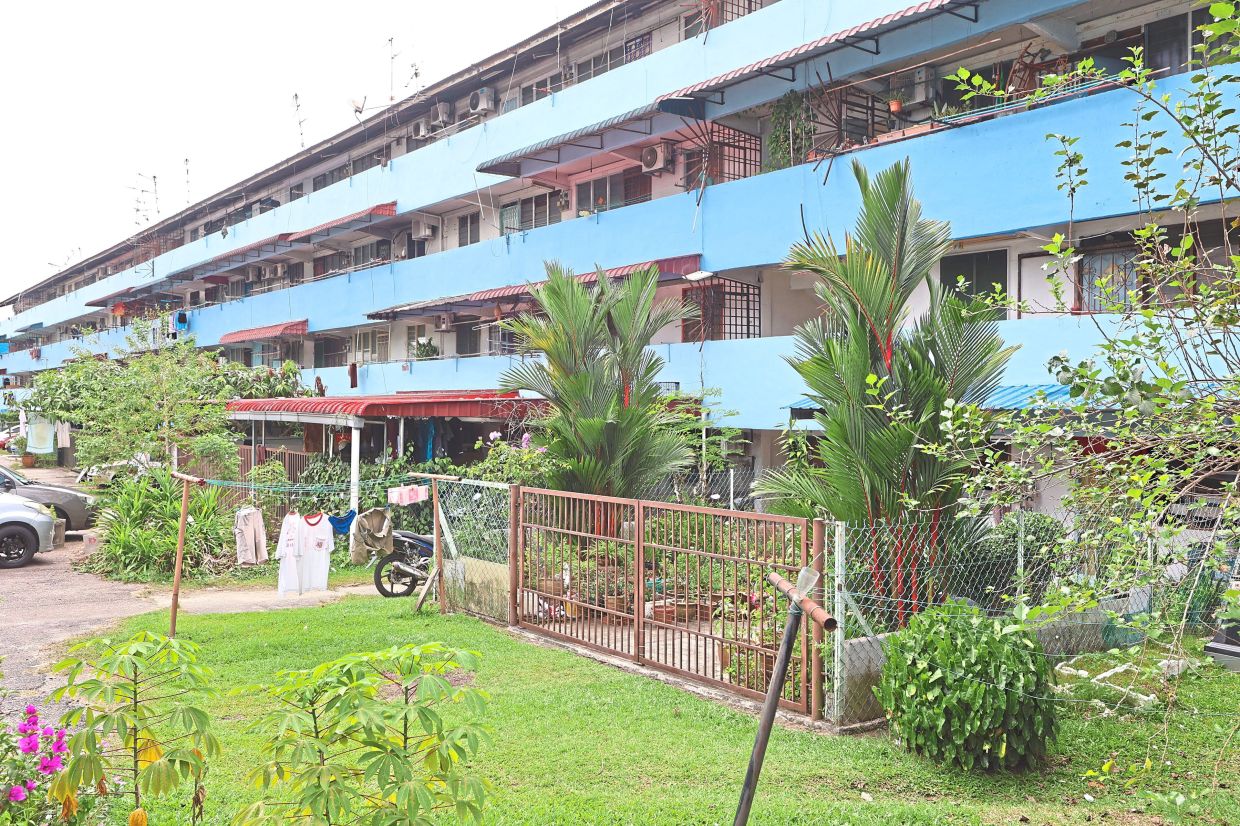 Illegal gate installations at Taman Ungku Tun Aminah flats.