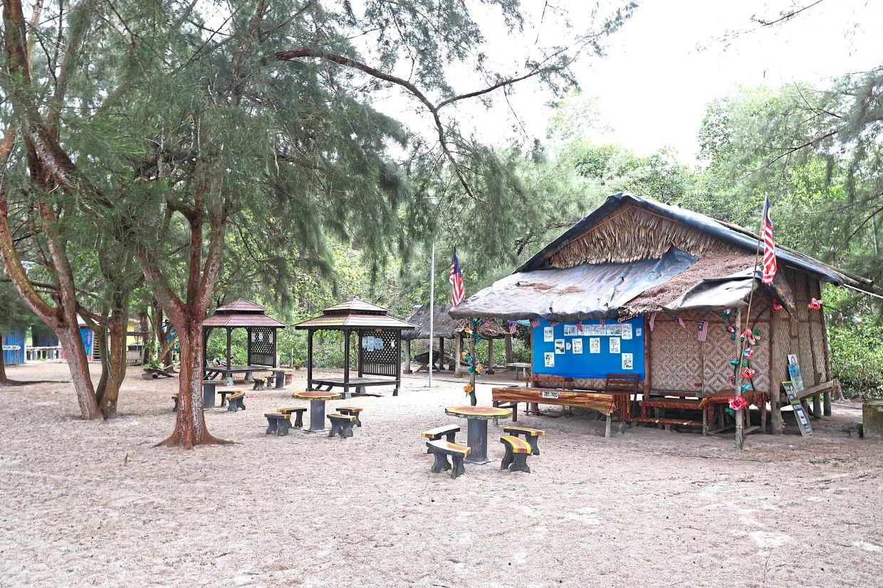 Pantai Cunang with its white sandy beach has a lot of tourism potential. But coastal erosion has caused considerable damage and puts visitors off.