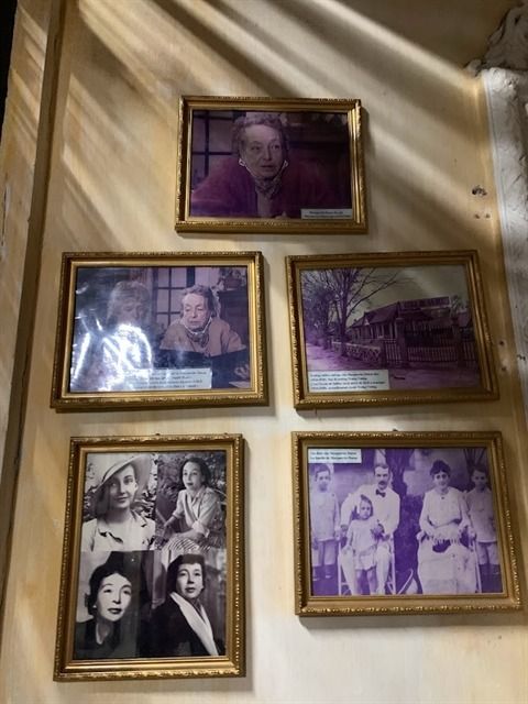 Frames related to important milestones of an ancient house. –kenh14.vn